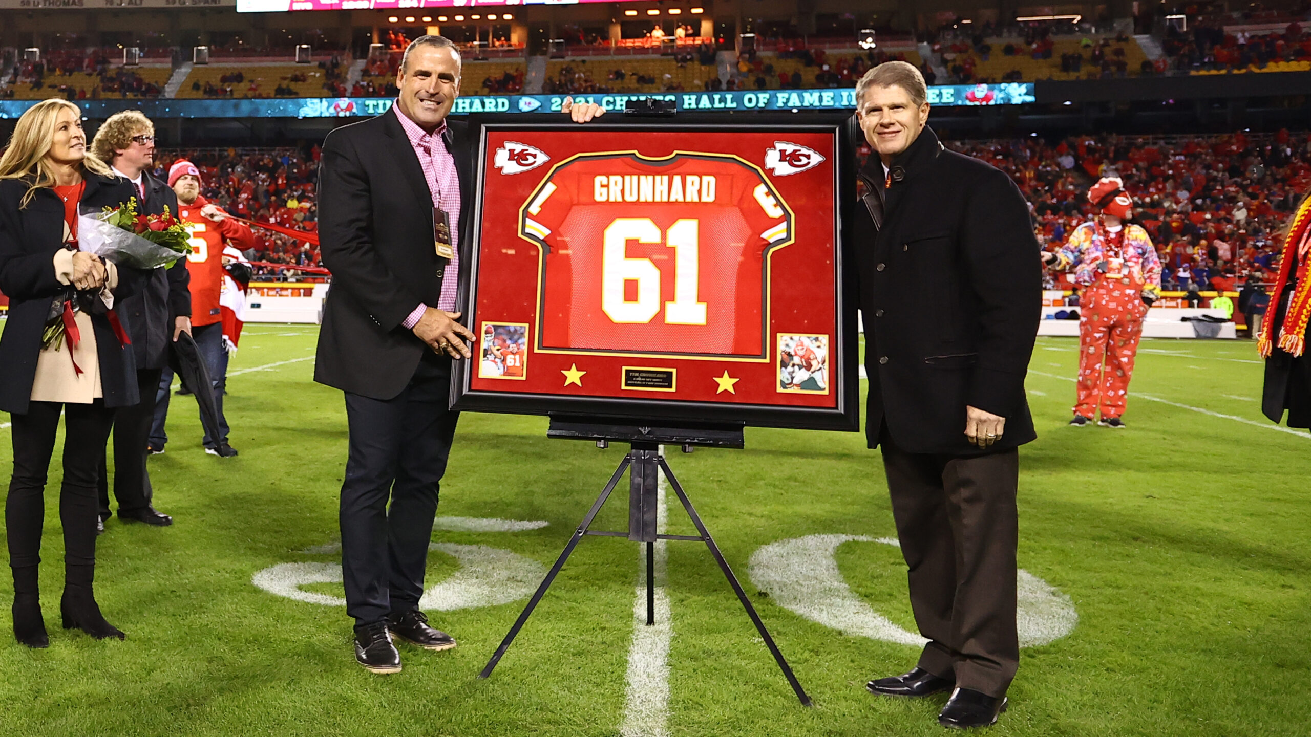 Barnes and Noble Tim Grunhard: View from the Center: My Football Life and  Rebirth of Chiefs Kingdom